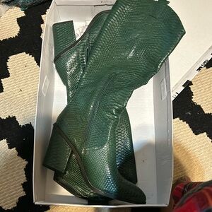 Snake skin green thigh high bootss. Never worn. Comfortable fit.